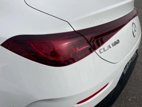 Mercedes-Benz Clase CLA  180 con tecnología híbrida