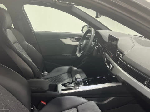 Audi A4 Avant Black line 30 TDI 100kW S tronic