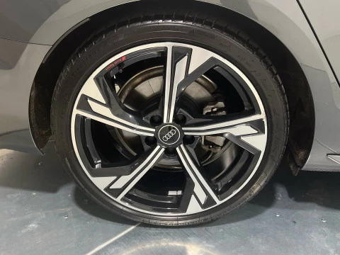 Audi A4 Avant Black line 30 TDI 100kW S tronic