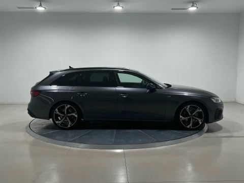 Audi A4 Avant Black line 30 TDI 100kW S tronic