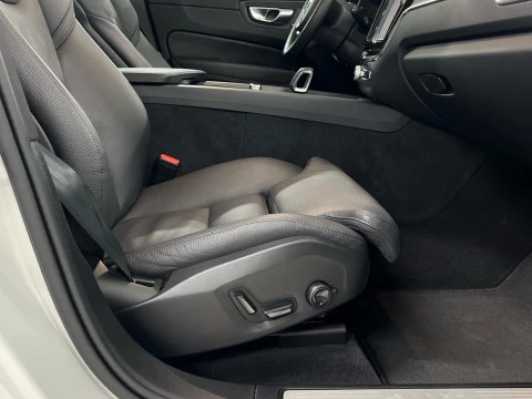 Volvo XC60 XC60 Plus, B5 AWD Mild Hybrid, Gasolina, Dark