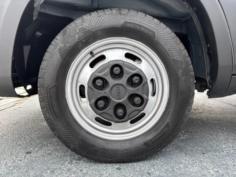 Iveco Daily Caja + Plataforma