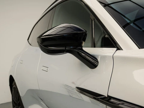 Aston Martin DBX 707 V8
