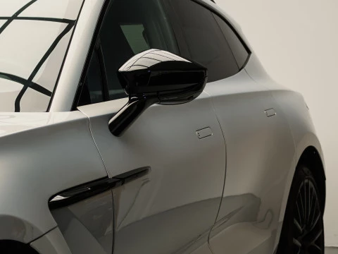 Aston Martin DBX 707 V8