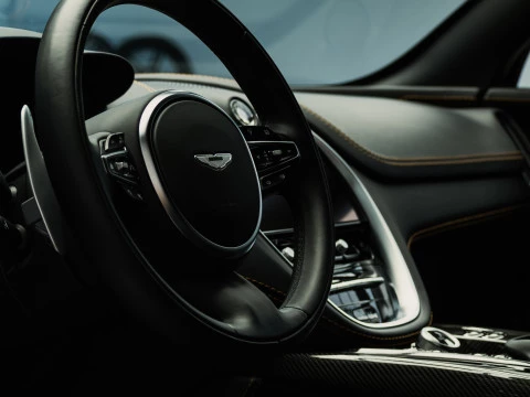 Aston Martin DBX 707 V8