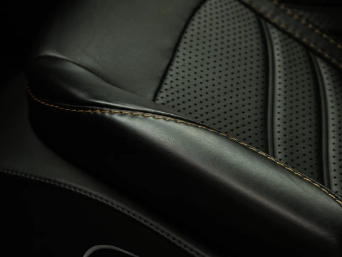Aston Martin DBX 707 V8