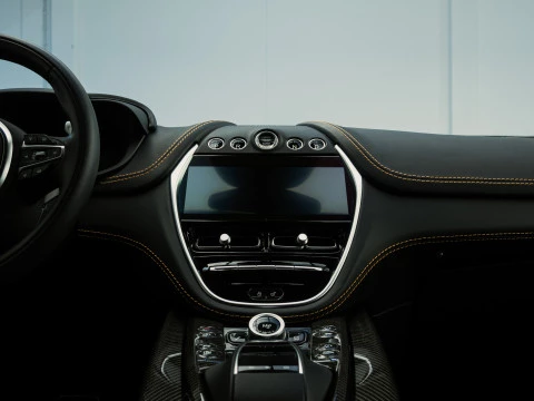 Aston Martin DBX 707 V8