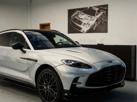 Aston Martin DBX 707 V8