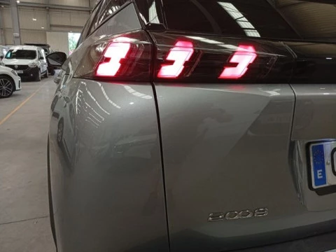 Peugeot 2008 Allure BlueHDI 130 S&S EAT8