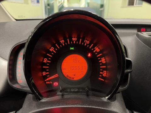 Toyota Aygo 1.0 70 x-play 51 kW (69 CV)