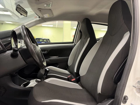 Toyota Aygo 1.0 70 x-play 51 kW (69 CV)