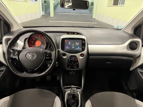 Toyota Aygo 1.0 70 x-play 51 kW (69 CV)