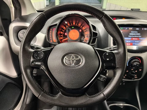 Toyota Aygo 1.0 70 x-play 51 kW (69 CV)