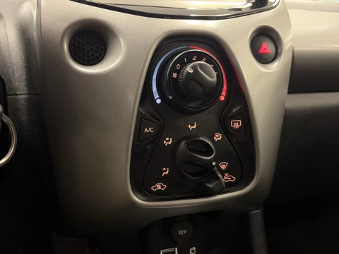 Toyota Aygo 1.0 70 x-play 51 kW (69 CV)