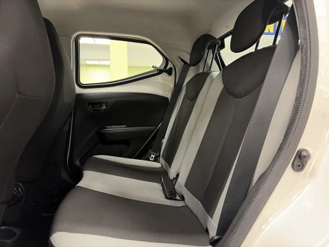 Toyota Aygo 1.0 70 x-play 51 kW (69 CV)