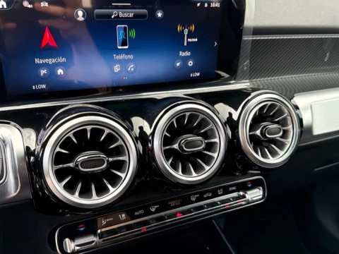 Mercedes-Benz GLB  200 d