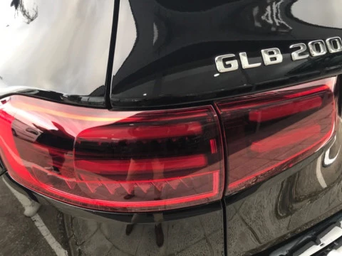 Mercedes-Benz GLB  200 d