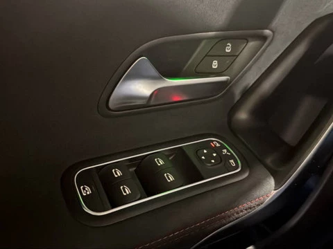 Mercedes-Benz Clase A 180 100 kW (136 CV)