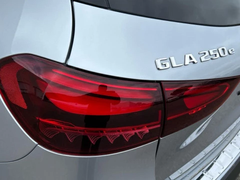 Mercedes-Benz GLA  250 e con tecnologia hibrida EQ