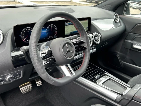 Mercedes-Benz GLA  250 e con tecnologia hibrida EQ