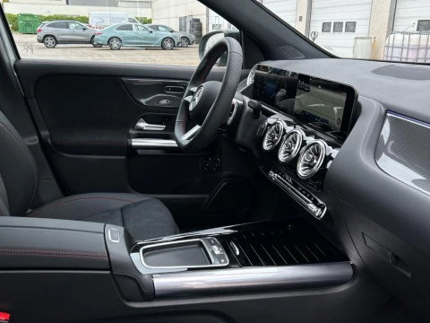 Mercedes-Benz GLA  250 e con tecnologia hibrida EQ