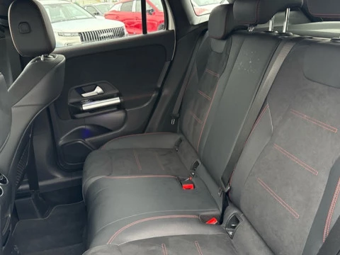 Mercedes-Benz GLA  200 d