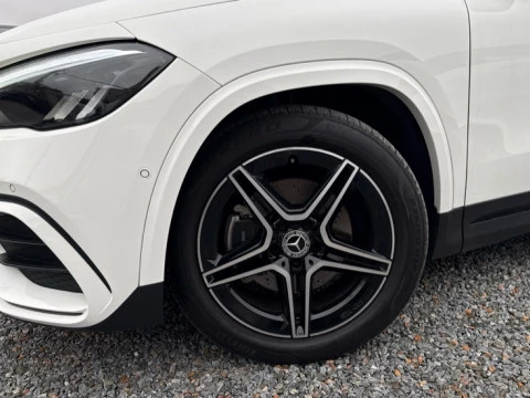 Mercedes-Benz GLA  200 d