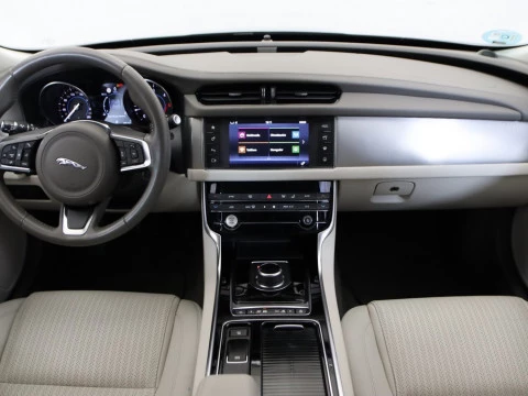 Jaguar XF sedan 2.0D 132KW PRESTIGE AUTO 4P