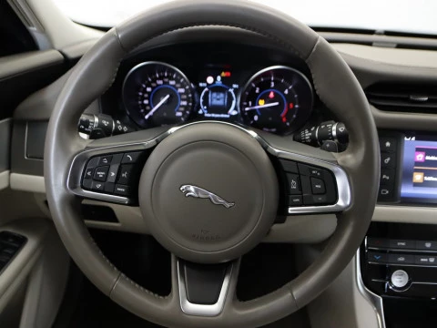 Jaguar XF sedan 2.0D 132KW PRESTIGE AUTO 4P