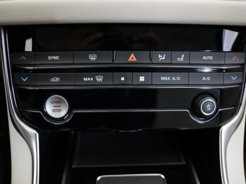 Jaguar XF sedan 2.0D 132KW PRESTIGE AUTO 4P