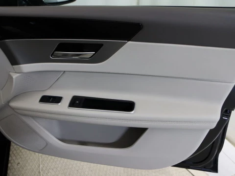 Jaguar XF sedan 2.0D 132KW PRESTIGE AUTO 4P