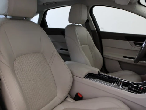 Jaguar XF sedan 2.0D 132KW PRESTIGE AUTO 4P