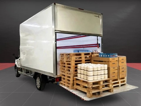 Ford Transit Carrozado L4 (2023) – Camión de 3.500 kg Seminuevo con Trampilla Elevadora  (apto para conducir con carnet B)