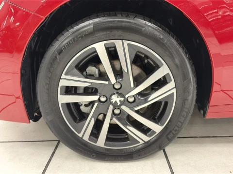 Peugeot 208 PureTech 100 Allure Pack EAT8 75 kW (100 CV)