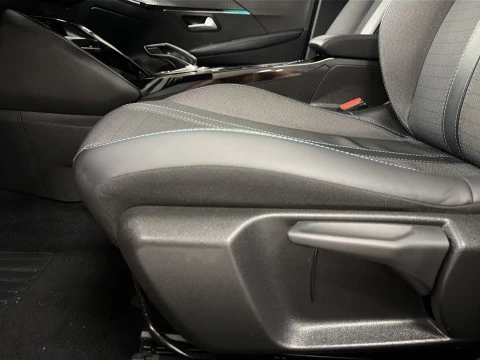 Peugeot 208 PureTech 100 Allure Pack EAT8 75 kW (100 CV)