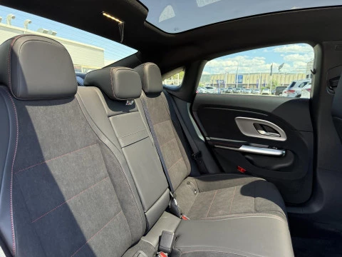 Mercedes-Benz CLA  180 con tecnologia hibrida