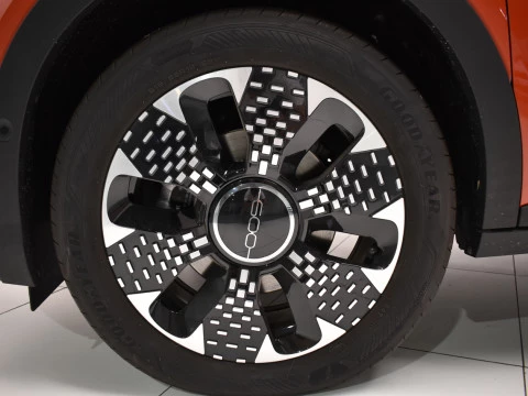 Fiat 600 600e La prima 54kwh 115kw (156cv)