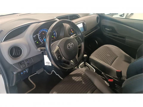 Toyota Yaris Advance + Skyview