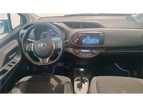 Toyota Yaris Advance + Skyview