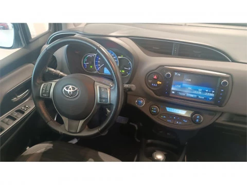Toyota Yaris Advance + Skyview