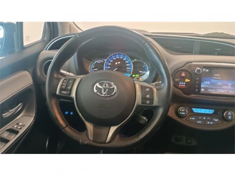 Toyota Yaris Advance + Skyview