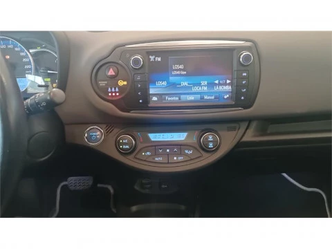 Toyota Yaris Advance + Skyview