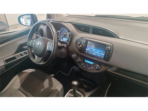 Toyota Yaris Advance + Skyview