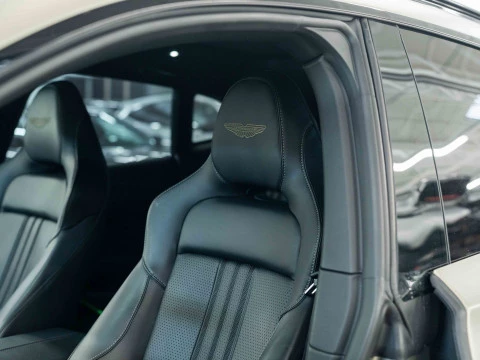 Aston Martin DBX 707 V8