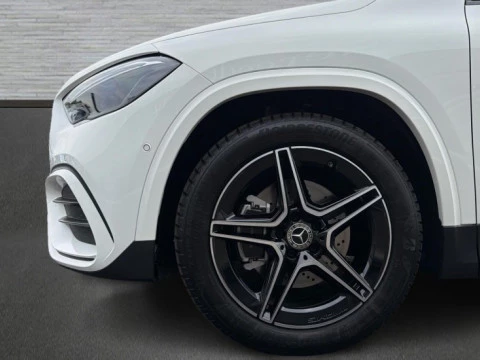 Mercedes-Benz GLA  200 d