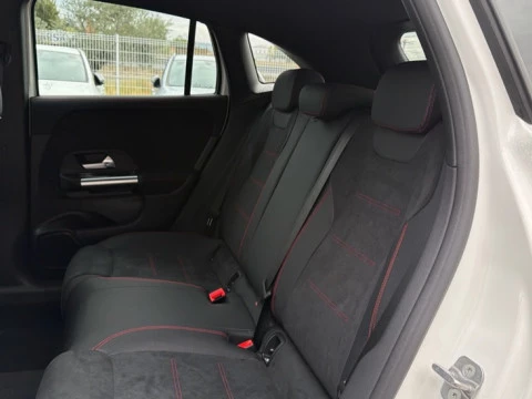 Mercedes-Benz GLA  200 d