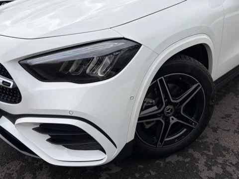 Mercedes-Benz GLA  200 d