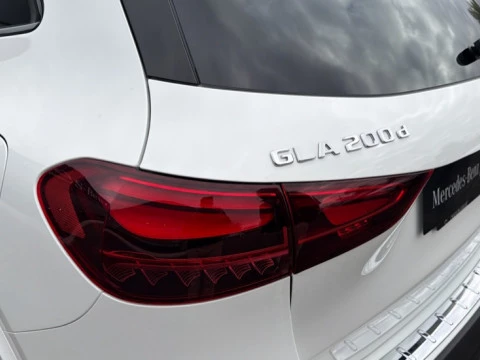 Mercedes-Benz GLA  200 d