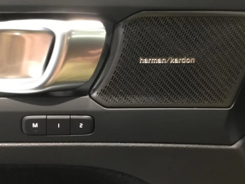 Volvo XC40 XC40 PLUS B3 MILD HYBRID GASOLINA