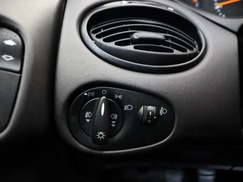 Ford FOCUS sedan 1.6 GHIA 4P